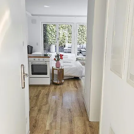L - Lovely Newly Built In Apartment *