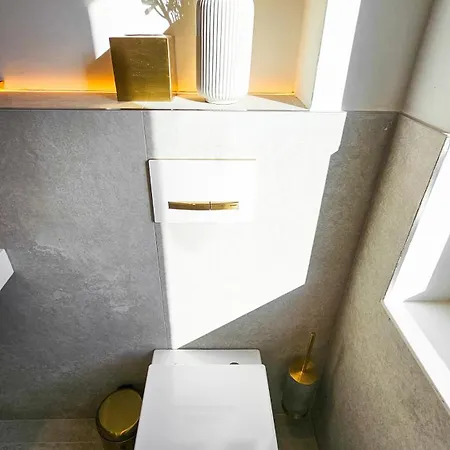L - Lovely Newly Built In Apartment